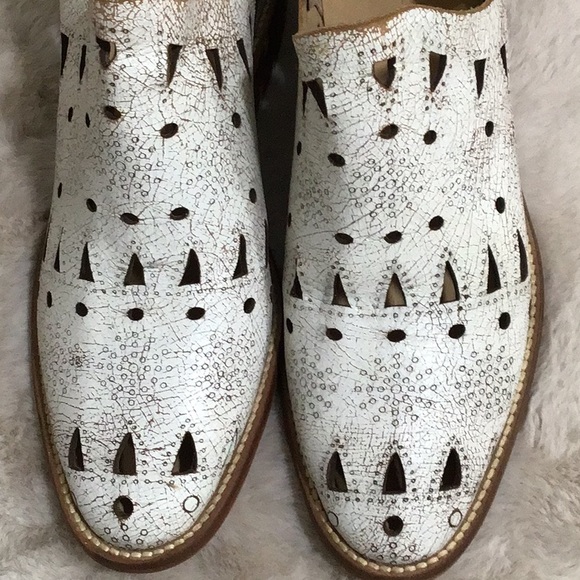 NWOT MUSSE & CLOUD Distressed Perforated Leathers Booties Lace Up - Picture 2 of 9